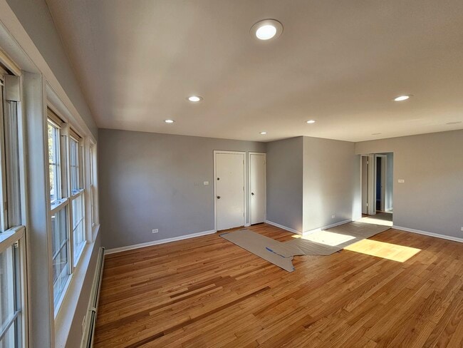 Building Photo - 2909 N Austin Ave