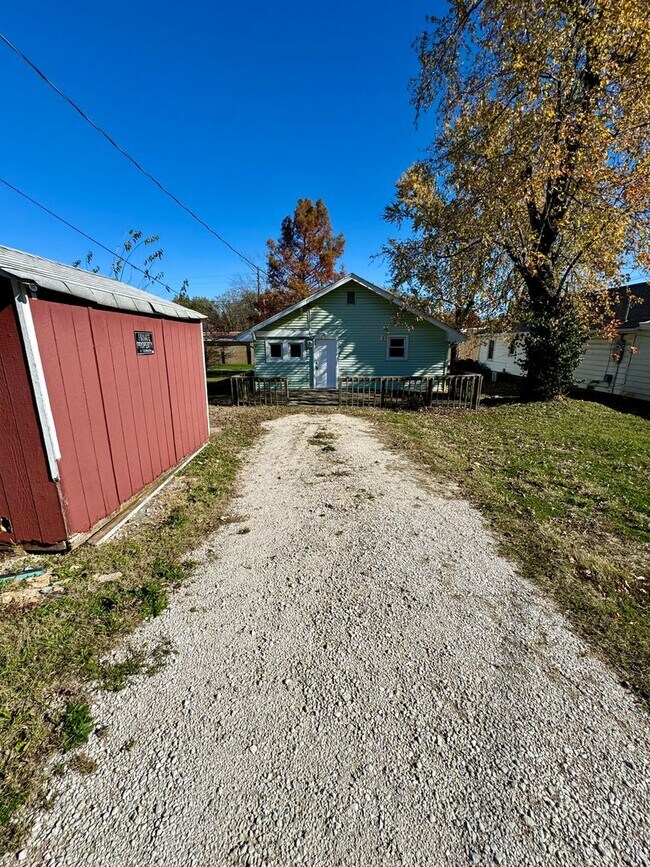 Building Photo - 2219 N Bolivar Rd