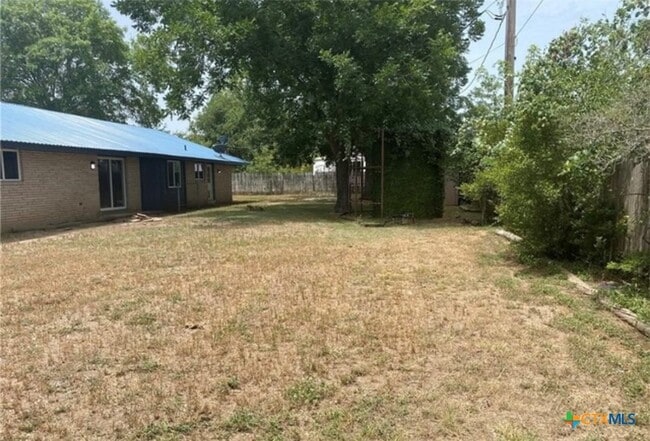 Building Photo - 200 Uecker Dr