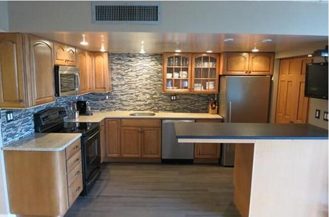 Building Photo - 90 Brainerd Rd