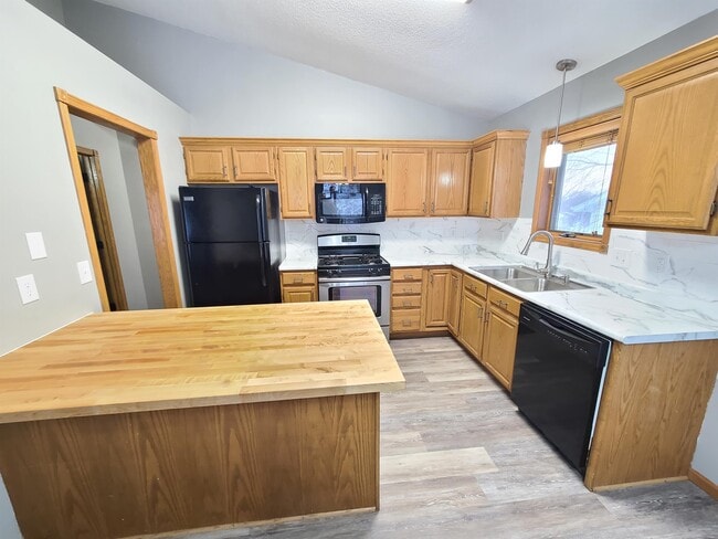 Building Photo - 2932 Northern Slopes Ln NE