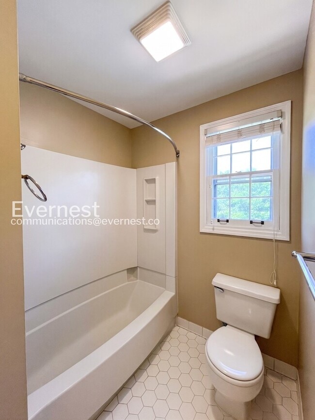 Building Photo - 1203 Countryside Dr