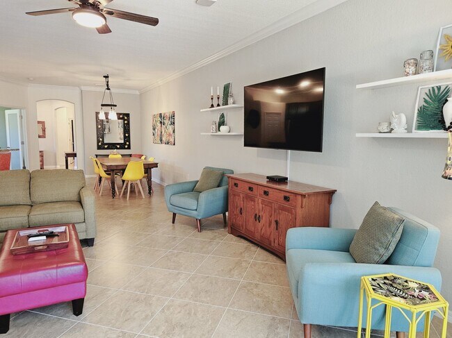 Building Photo - Annual Furnished Pet Friendly Twin Villa l...