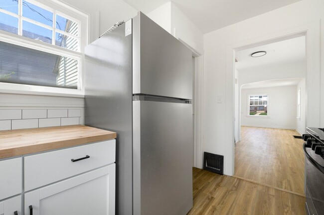 Building Photo - 3 Bedroom home! **2ND MONTH RENT FREE*