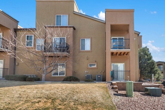 Building Photo - Immaculate 2 Bed 2 Bath Condo with Pikes Peak Views in D49!!!