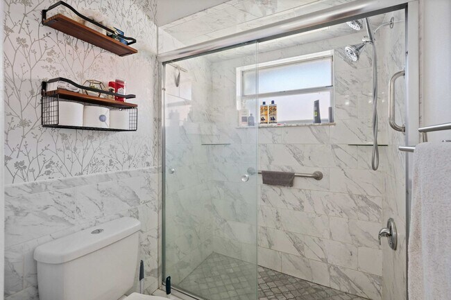 Building Photo - Spacious 3/2 Single Family Home in Spring Hill