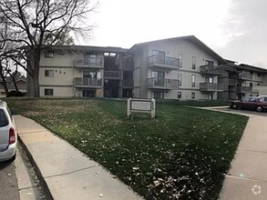 Building Photo - 625 Manhattan Pl