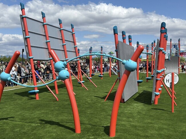 Building Photo - 3468 E Berghan St