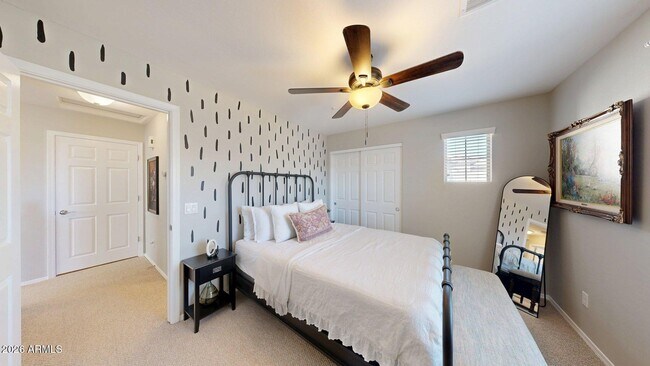 Building Photo - 3272 E Meadowview Dr