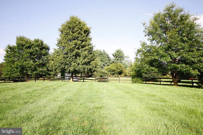 Building Photo - 5569 Jamisons Farm Dr