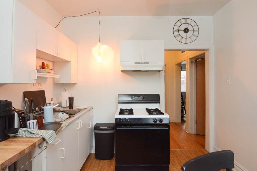 Building Photo - 1933 W Crystal St