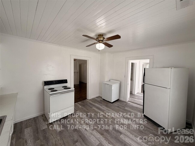 Building Photo - 1604 Carolina Ave