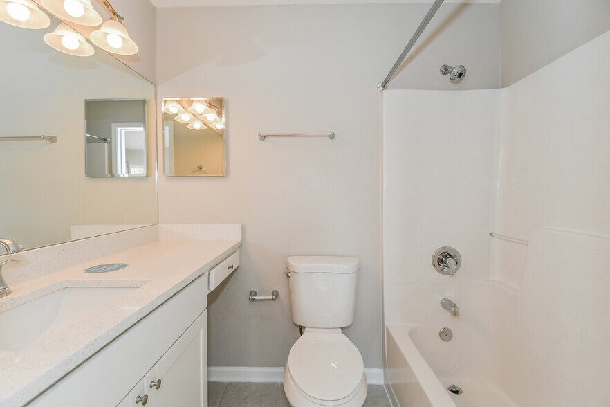 Building Photo - 3587 Lone Tree Ln