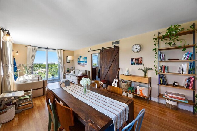 Building Photo - 2829 Indian Creek Dr