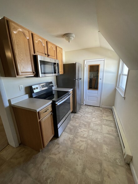 Kitchen - 225 E 6th Ave