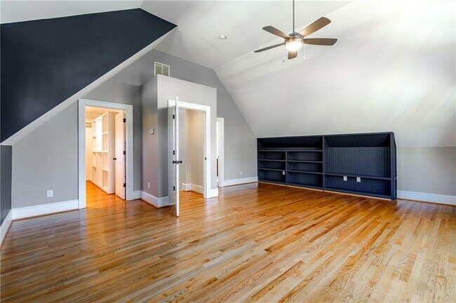 Building Photo - 628 Cooledge Ave NE