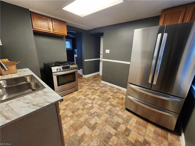 Building Photo - 3573 W 120th St