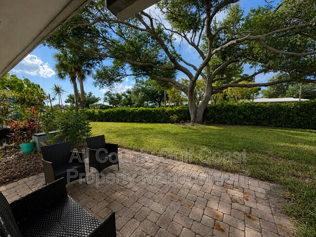 Building Photo - 325 Englewood Isles Pkwy
