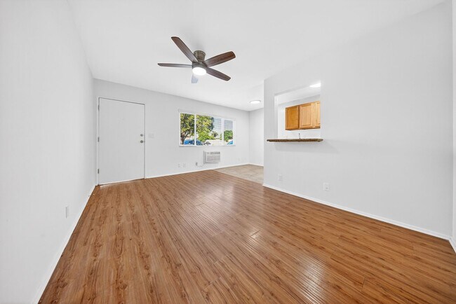 Interior Photo - 6944-6954 Coldwater Canyon Ave