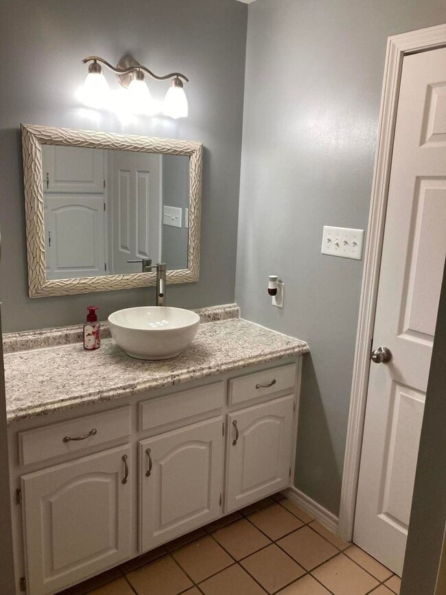 Building Photo - Looking for the feeling of privacy and sec...