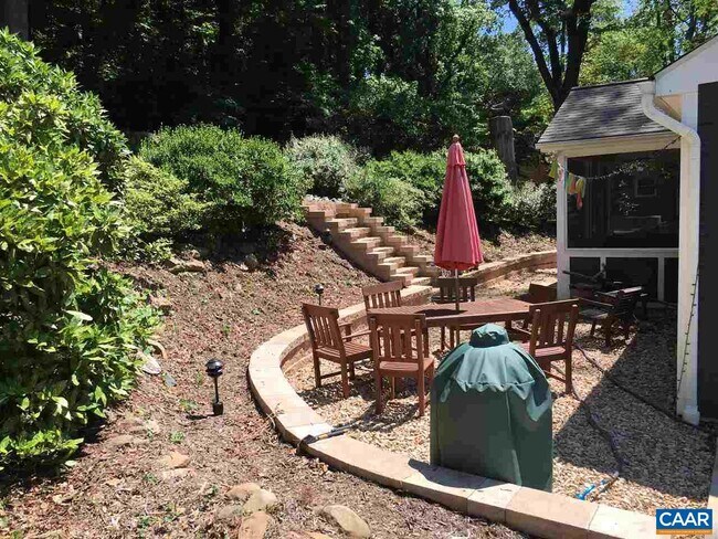 Building Photo - 718 McIntire Rd