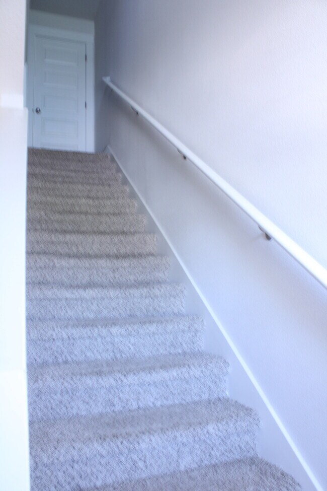 Building Photo - Beautiful New Townhome / Pet Friendly / Wi...