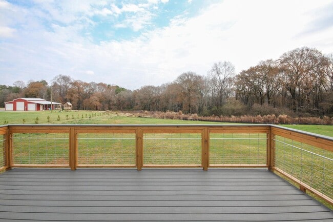Building Photo - Luxury Three Bedroom Townhouse in Lincolnton