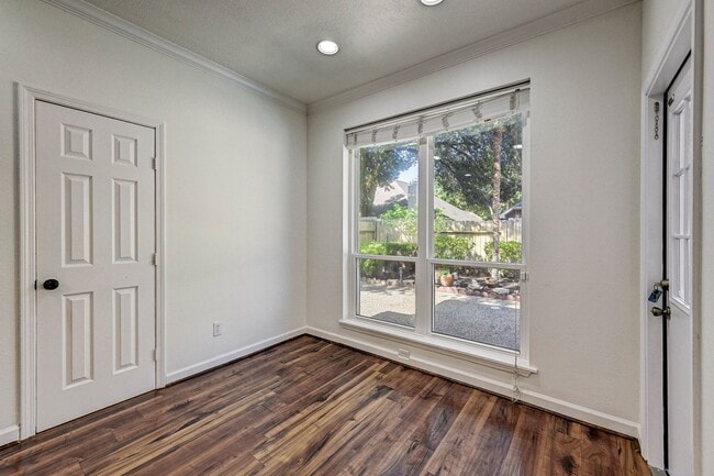 Building Photo - 15127 Trumpet Vine Ln