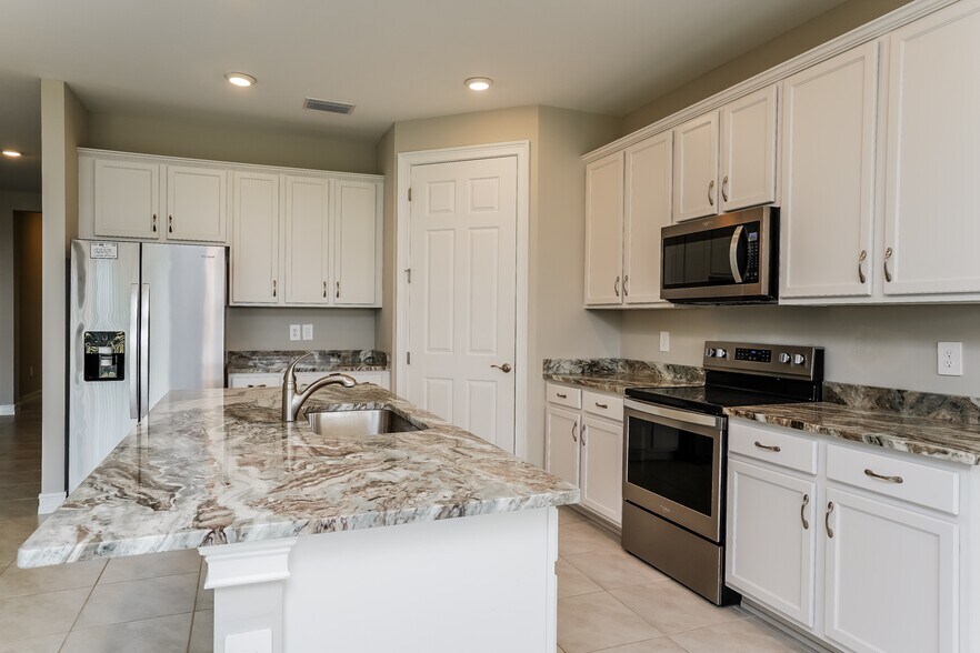 Building Photo - 603 Vinca Rosea