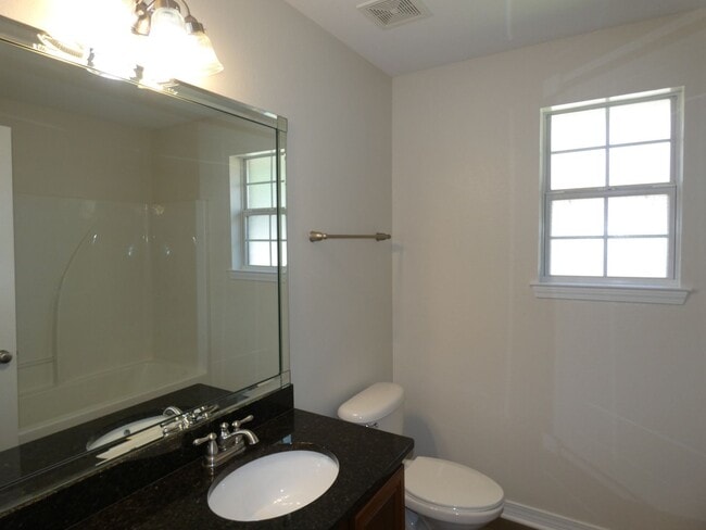 Building Photo - Spacious 4 Bed/3 Bath - Tanglewood