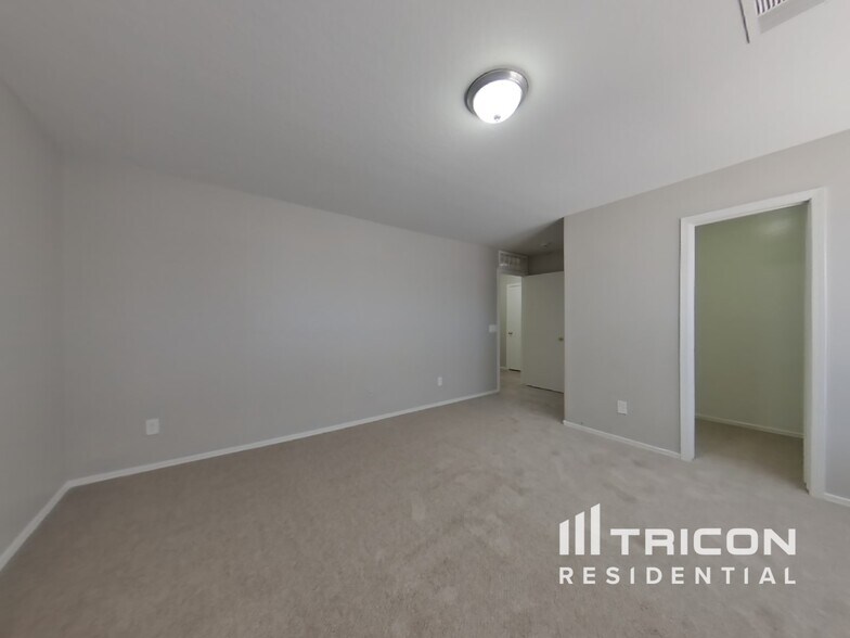 Building Photo - 45438 W Guilder Ave