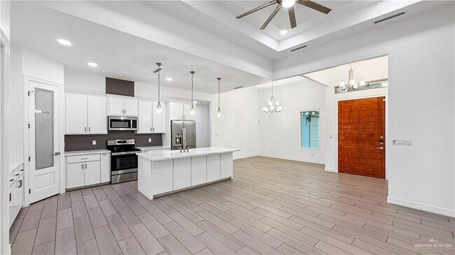 Building Photo - 5106 Sebastian Dr