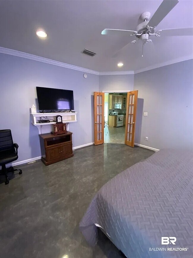 Building Photo - 106 Riveroaks Dr