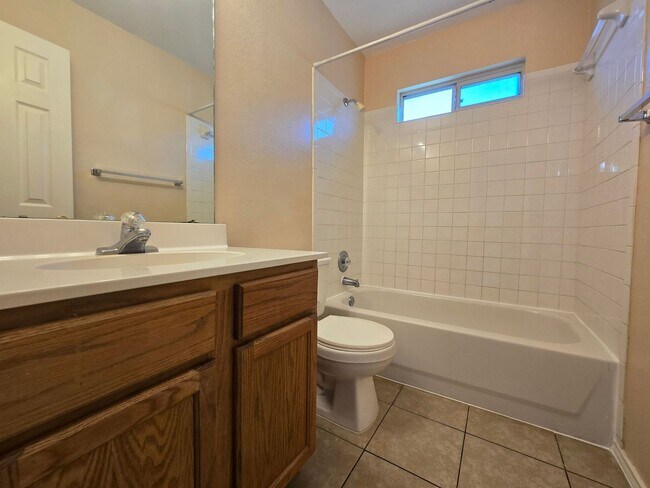 Building Photo - AVAILABLE NOW!