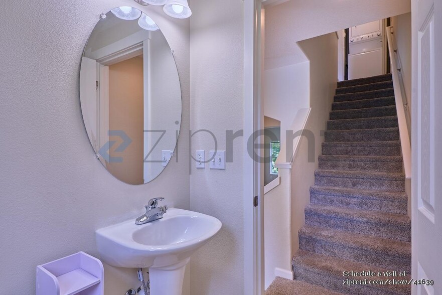 Building Photo - 15440 SW Mallard Dr