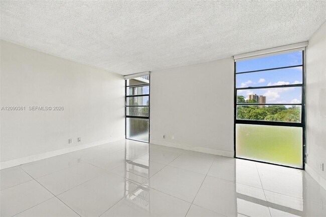 Building Photo - 3475 N Country Club Dr