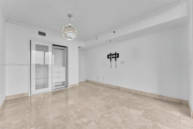 Building Photo - 2641 N Flamingo Rd