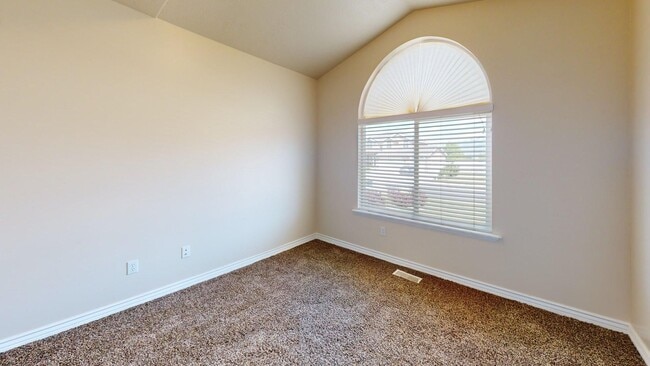 Building Photo - Herriman Rambler with Basement Apartment