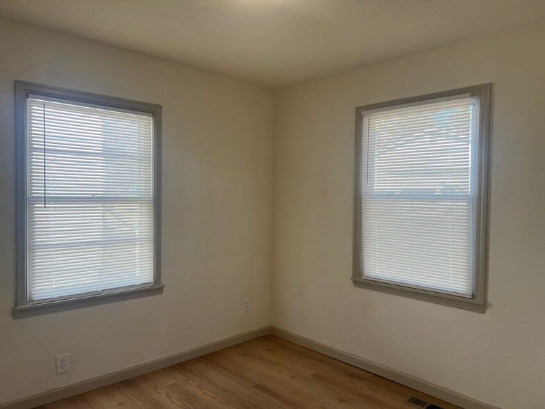 Building Photo - 8621 North Ave