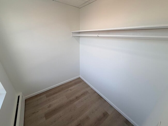 Building Photo - 446 4th St