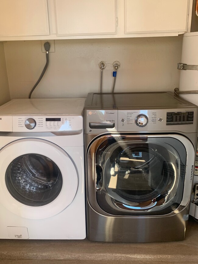 Building Photo - Lakeshore 6E