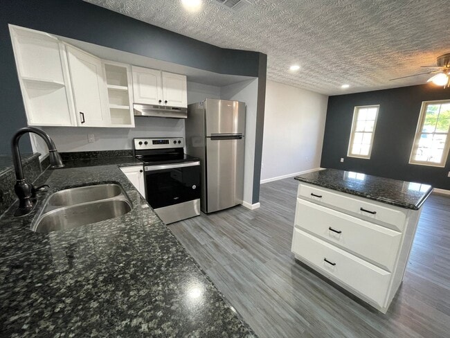 Building Photo - For Lease - 2 BR | 2.5 BA Fully Remodeled ...