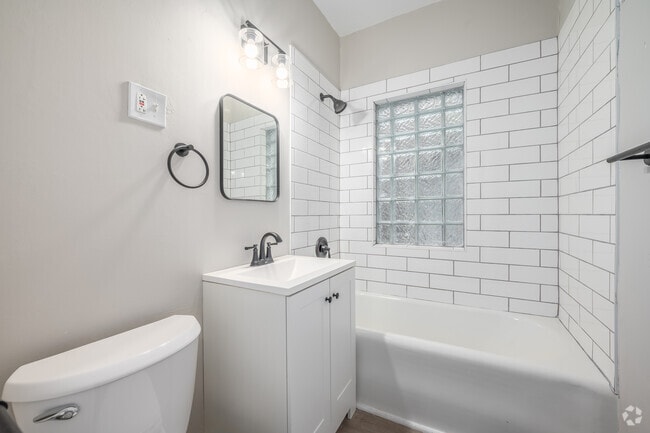 Studio, 1BA - 440SF = Bathroom - 3635 Bosworth Rd