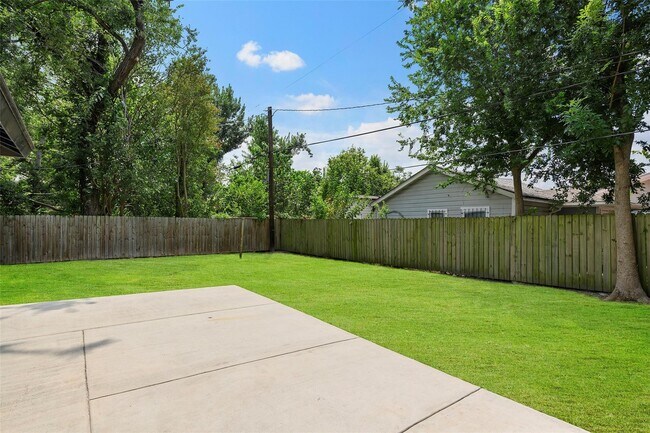 Building Photo - 706 Jerry St