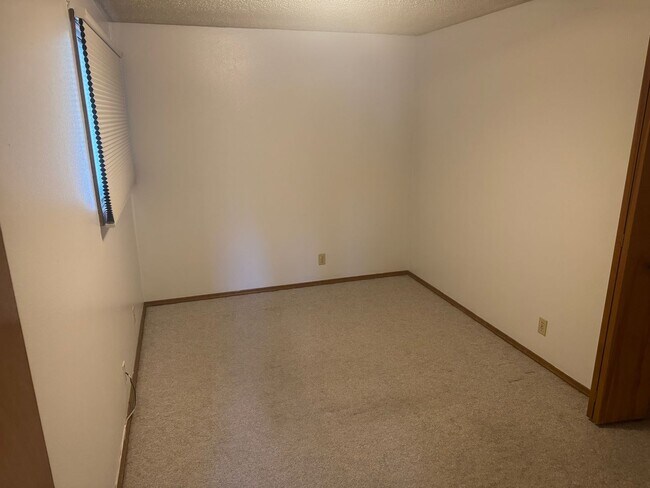 Building Photo - Harlow Neighborhood Duplex