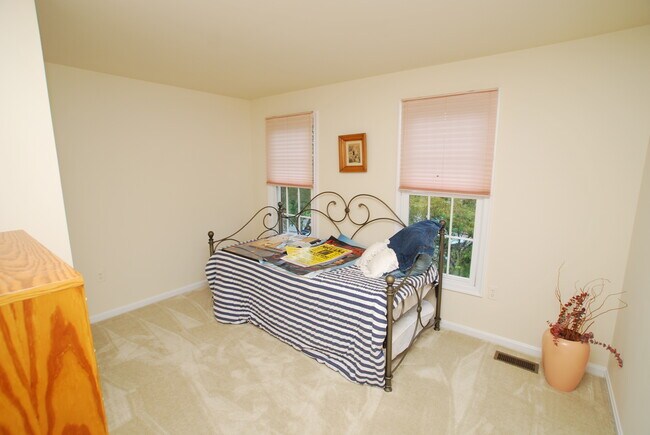 Building Photo - 15216 Falconbridge Terrace
