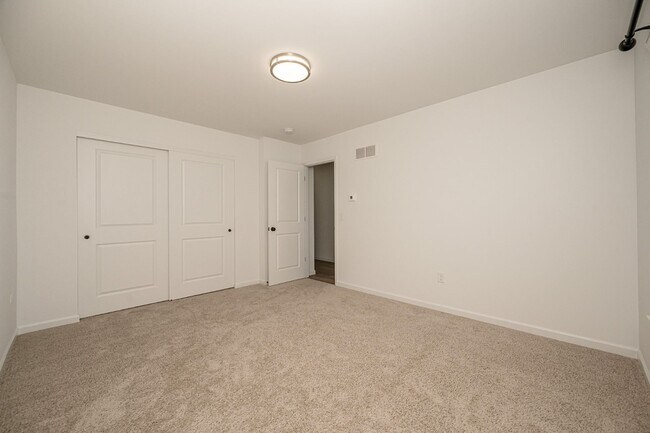 Building Photo - 223 Randlin Dr