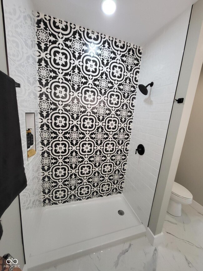 Building Photo - 822 N Gray St