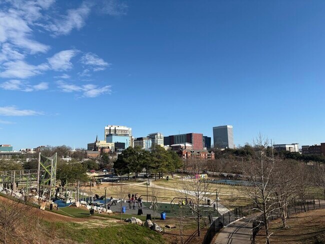 Building Photo - 1921 Wayne St