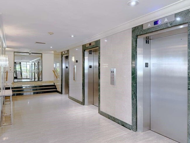 Building Photo - 1408 Brickell Bay Dr